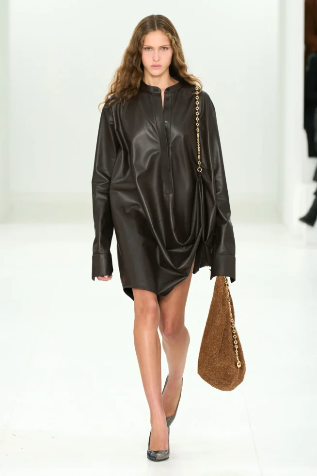 00004-loewe-fall-2023-ready-to-wear-credit-gorunway