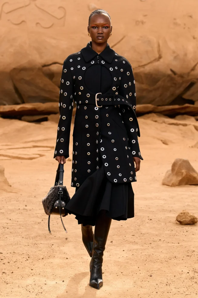 00004-off-white-fall-2023-ready-to-wear-credit-gorunway