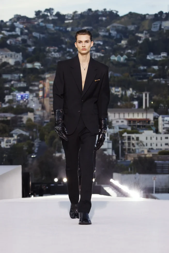 00004-versace-fall-2023-ready-to-wear-tokyo-credit-brand