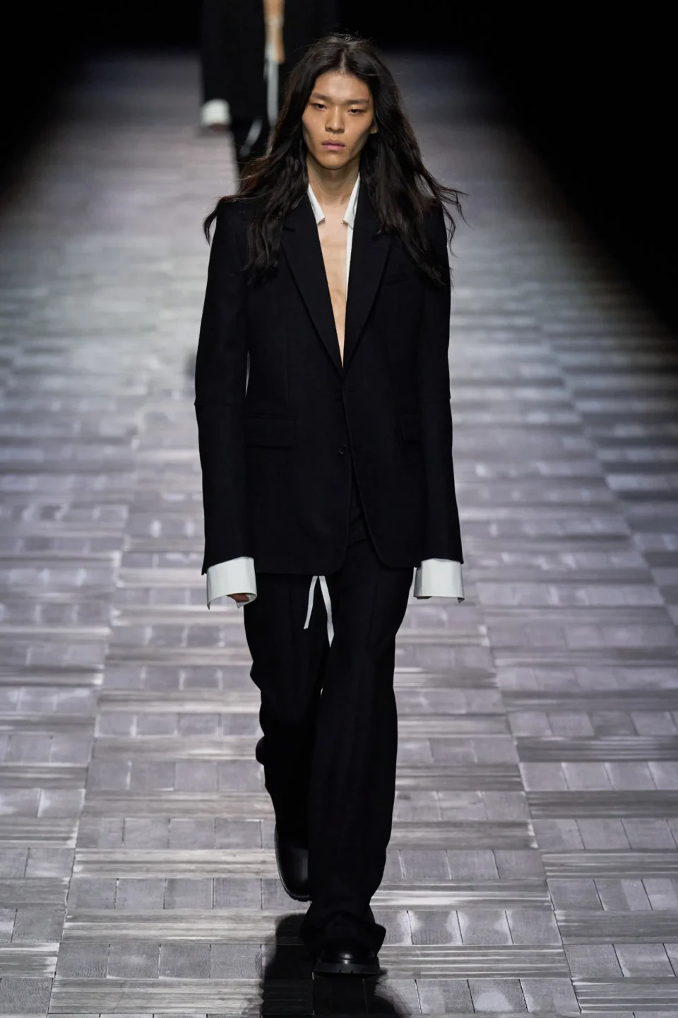 00005-ann-demeulemeester-fall-2023-ready-to-wear-credit-gorunway