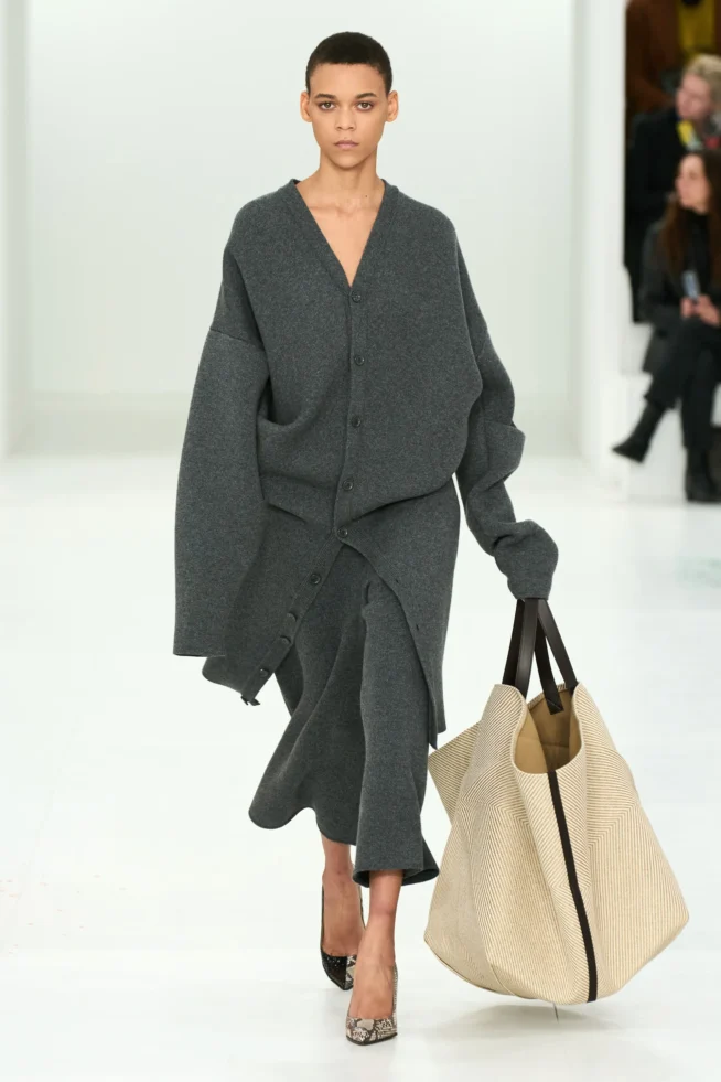 00005-loewe-fall-2023-ready-to-wear-credit-gorunway