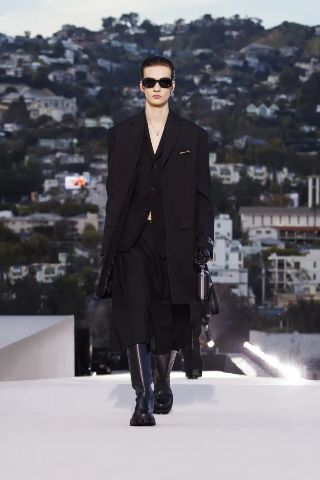 00005-versace-fall-2023-ready-to-wear-tokyo-credit-brand