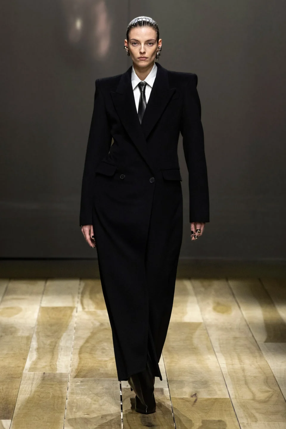 00006-alexander-mcqueen-fall-2023-ready-to-wear-credit-brand