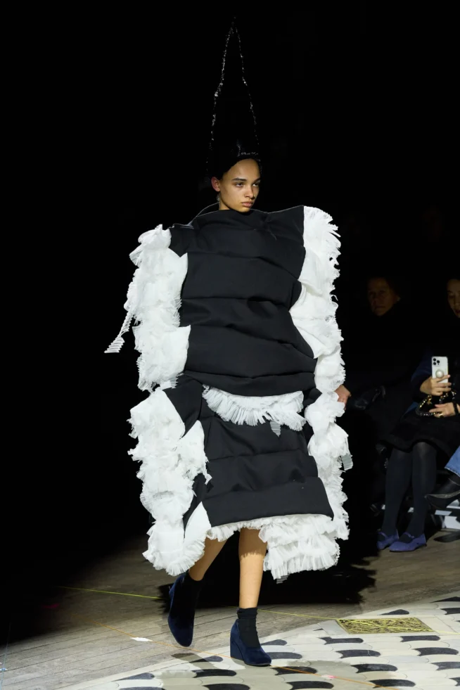 00006-comme-des-garcons-fall-2023-ready-to-wear-credit-gorunway