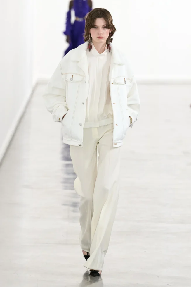 00006-giambattista-valli-fall-2023-ready-to-wear-credit-gorunway