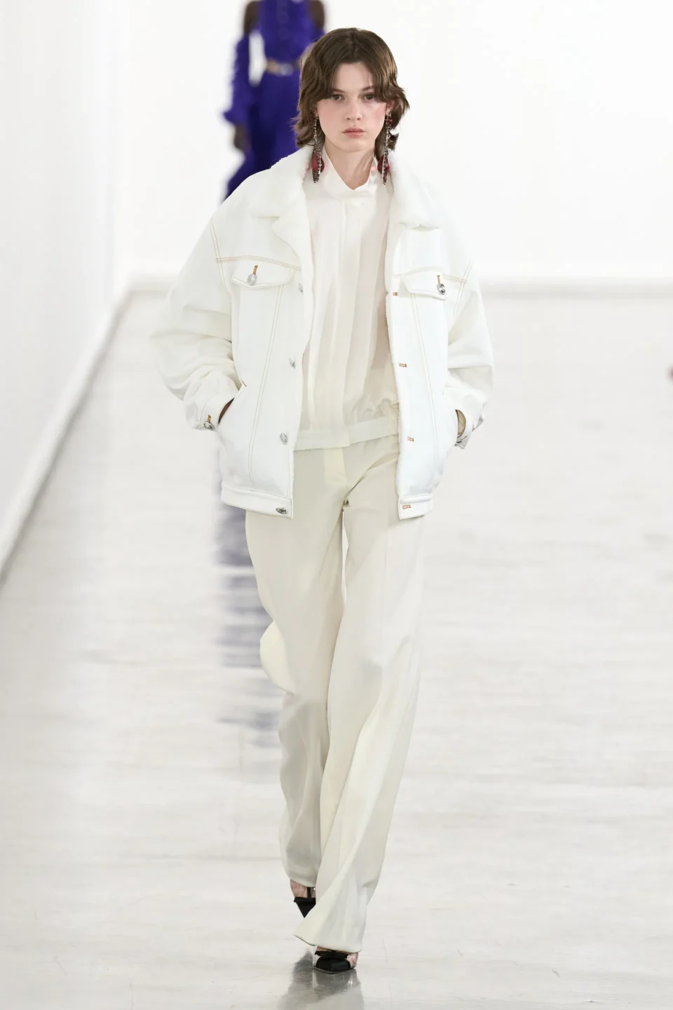 00006-giambattista-valli-fall-2023-ready-to-wear-credit-gorunway