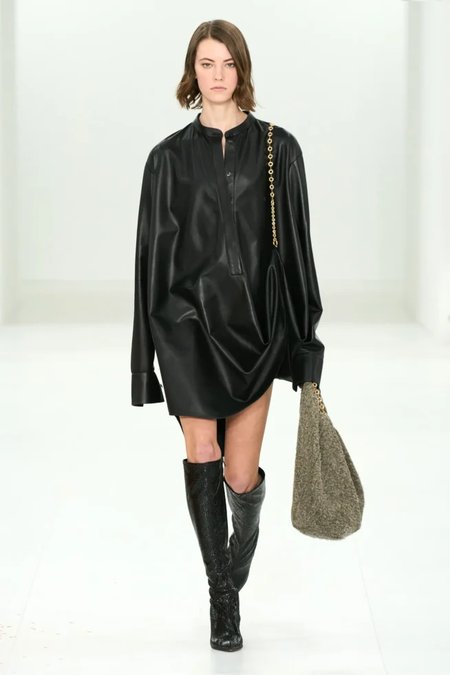 00006-loewe-fall-2023-ready-to-wear-credit-gorunway