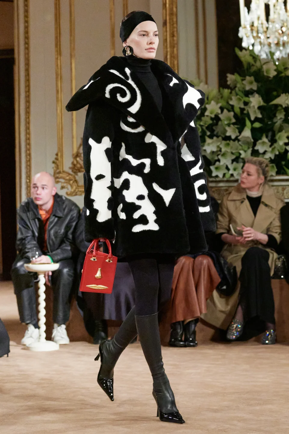 00006-schiaparelli-fall-2023-ready-to-wear-credit-gorunway