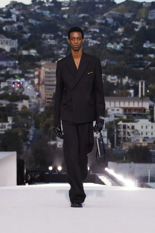 00006-versace-fall-2023-ready-to-wear-tokyo-credit-brand