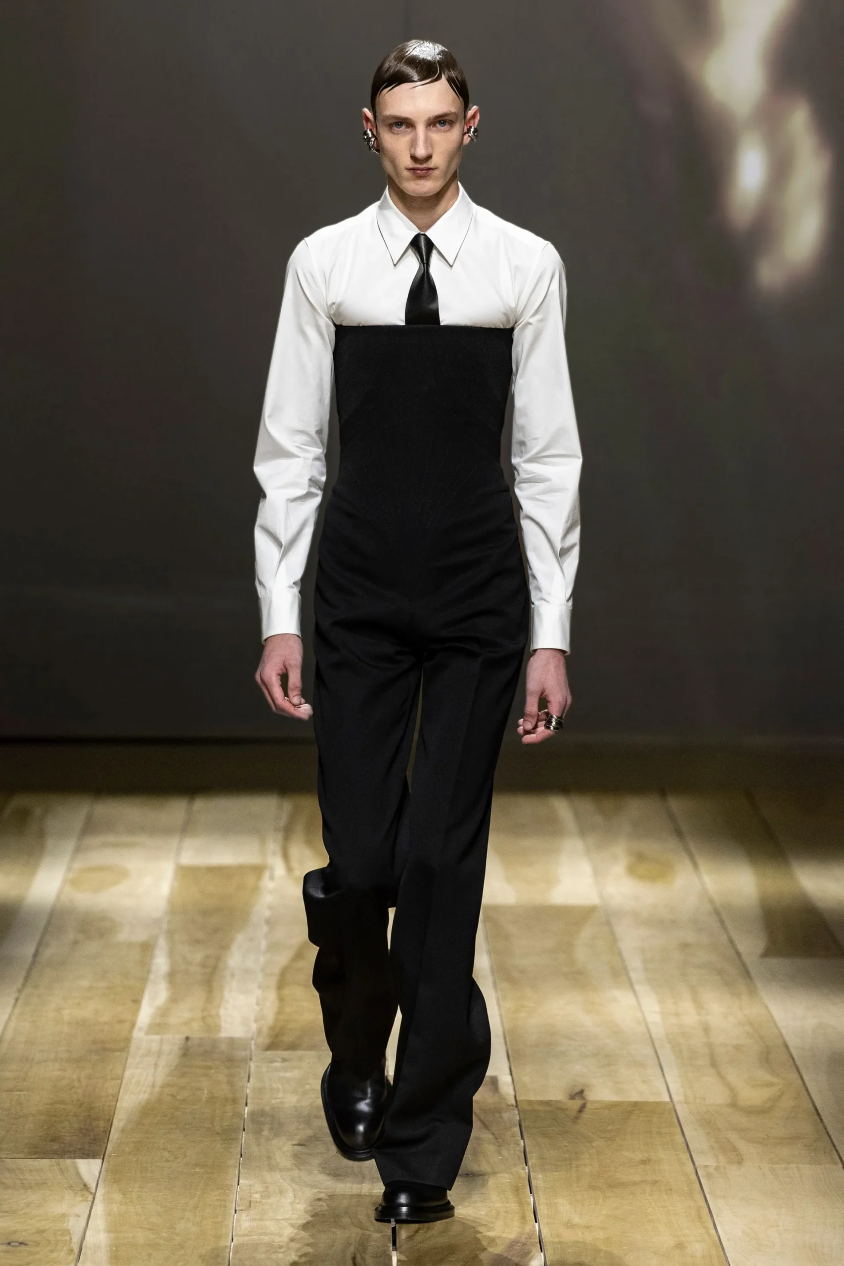 00007-alexander-mcqueen-fall-2023-ready-to-wear-credit-brand