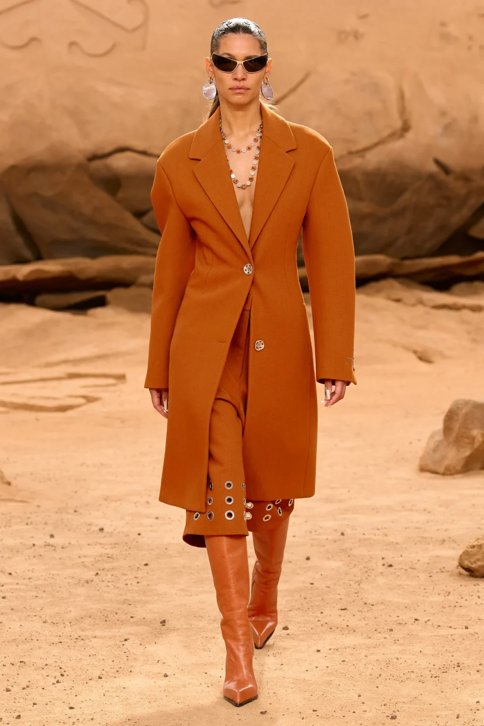 00007-off-white-fall-2023-ready-to-wear-credit-gorunway