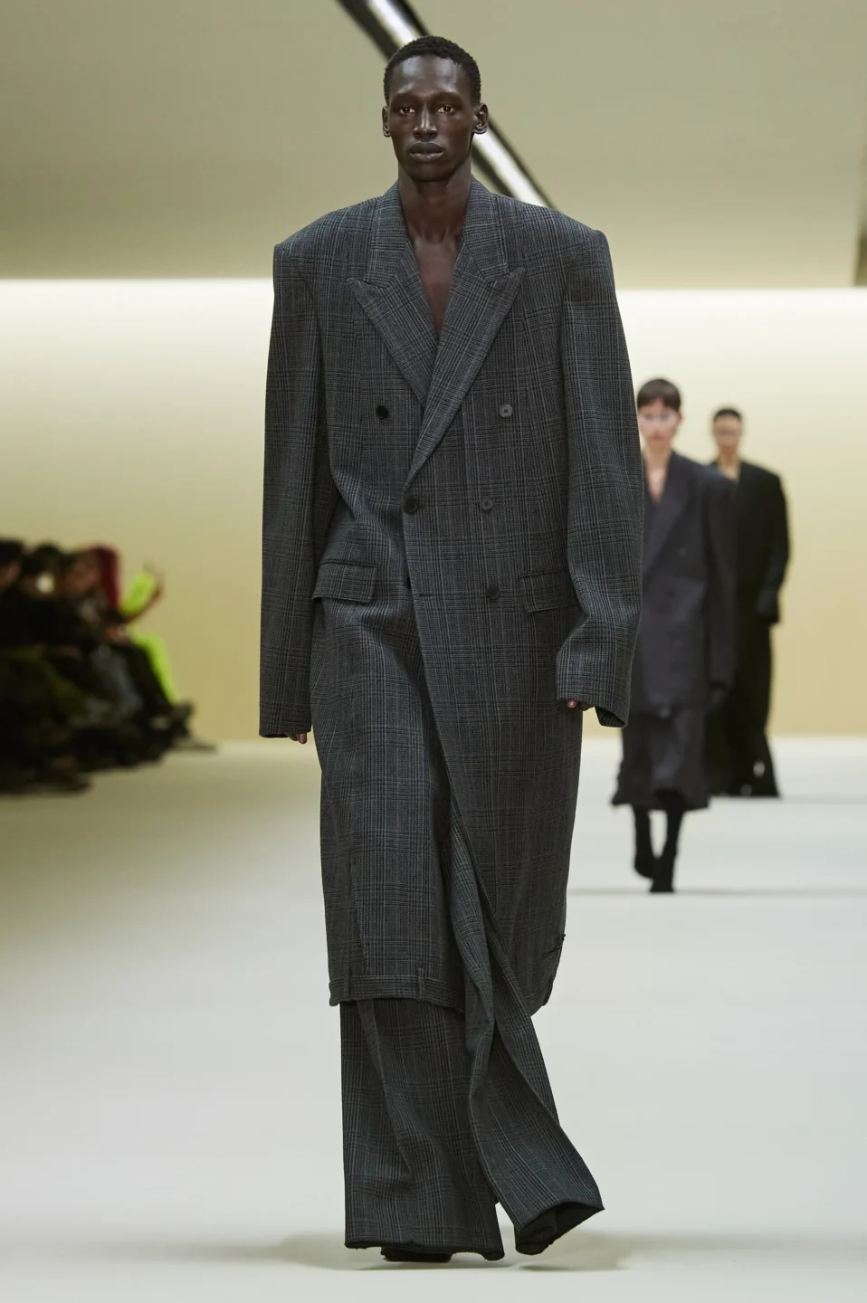 00008-balenciaga-fall-2023-ready-to-wear-credit-gorunway