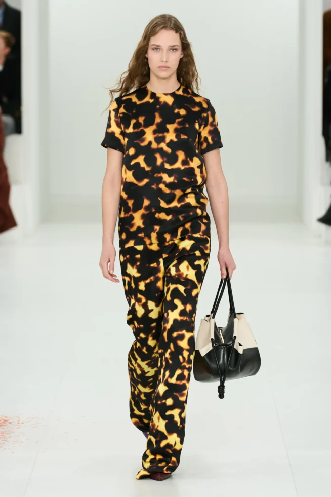00008-loewe-fall-2023-ready-to-wear-credit-gorunway