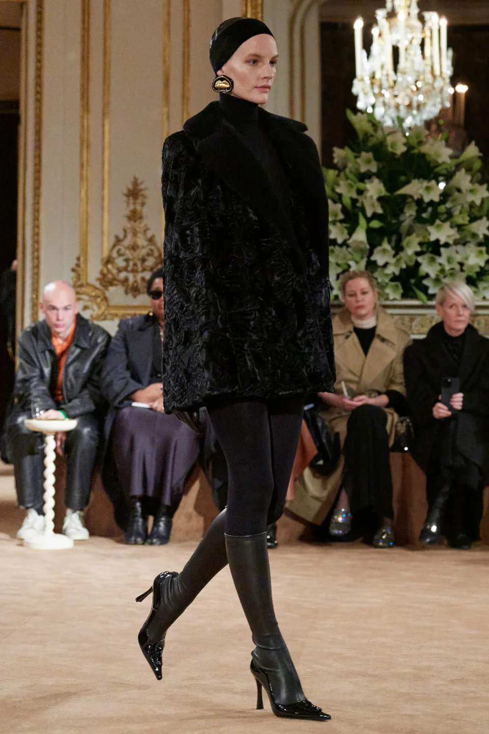 00008-schiaparelli-fall-2023-ready-to-wear-credit-gorunway