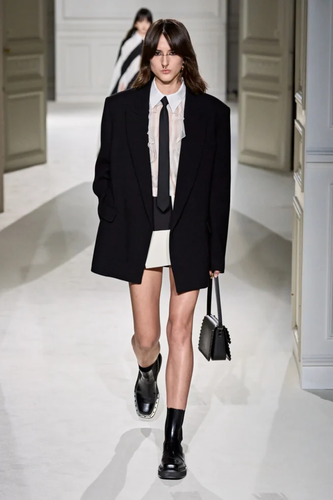 00008-valentino-fall-2023-ready-to-wear-credit-gorunway