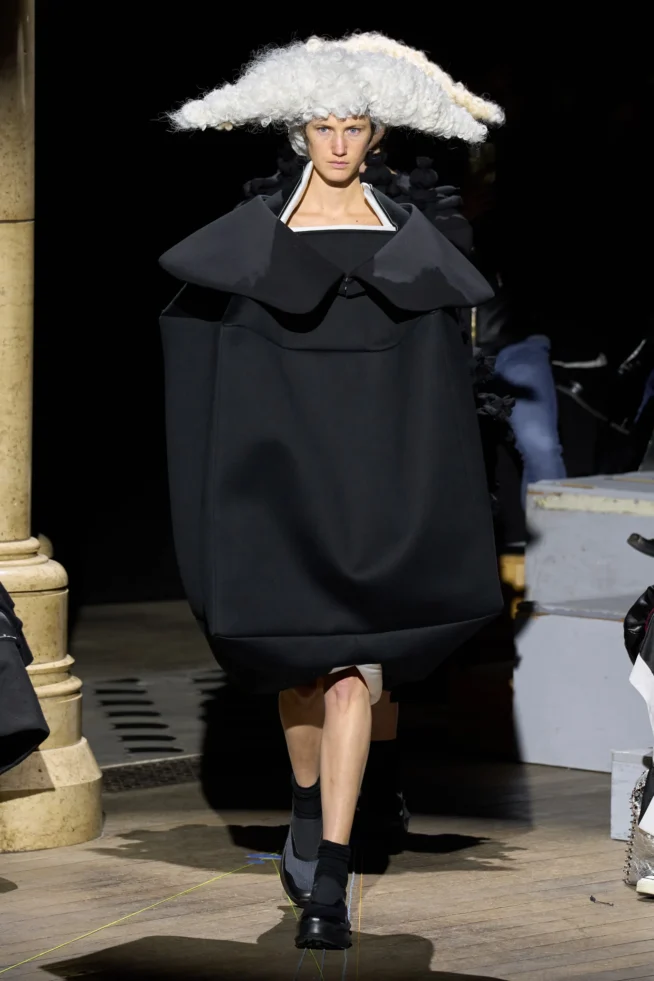 00009-comme-des-garcons-fall-2023-ready-to-wear-credit-gorunway