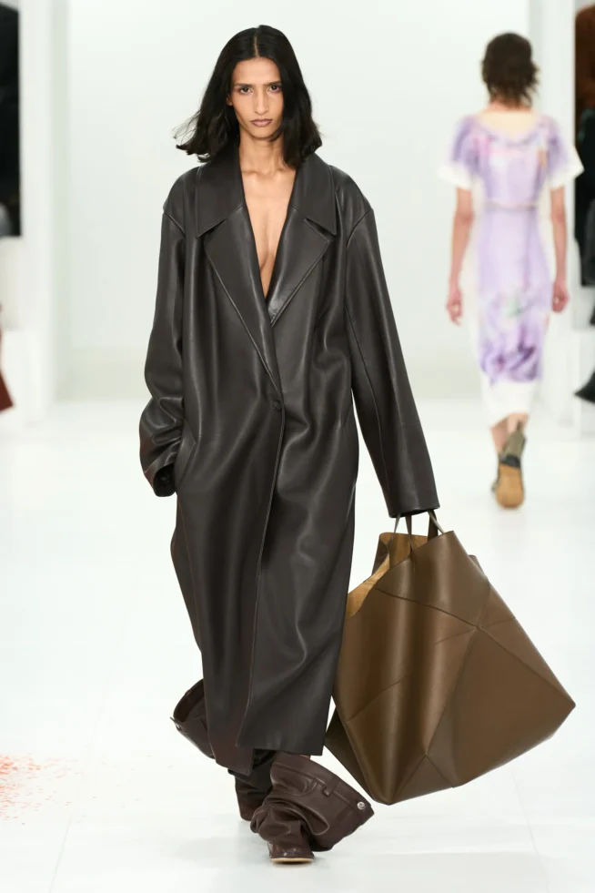 00009-loewe-fall-2023-ready-to-wear-credit-gorunway