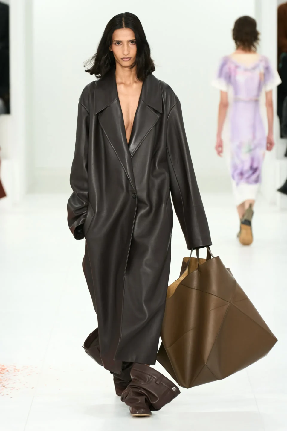 00009-loewe-fall-2023-ready-to-wear-credit-gorunway