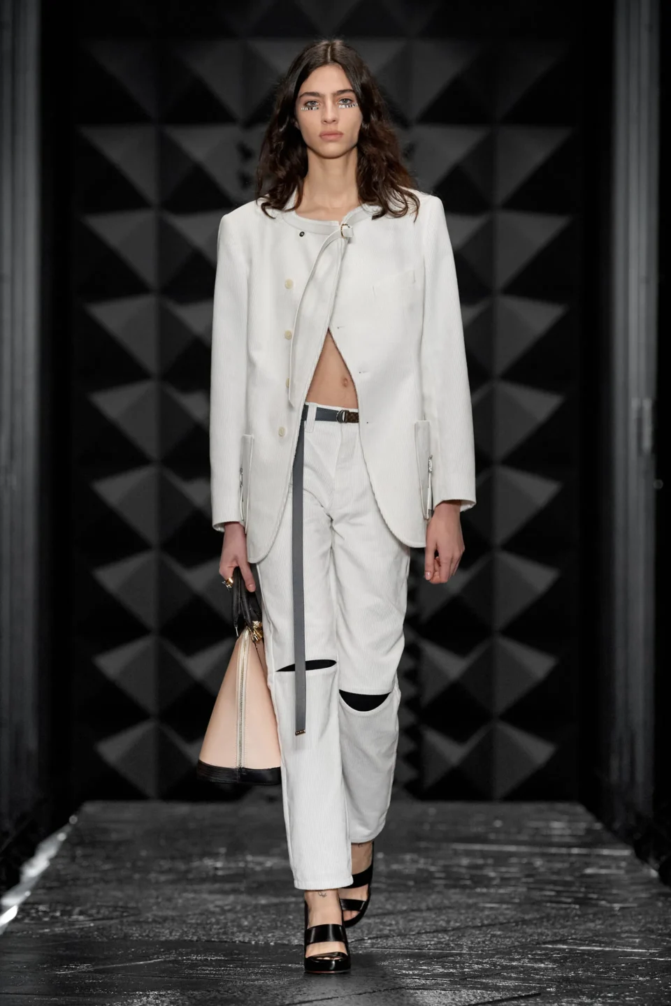 00009-louis-vuitton-fall-2023-ready-to-wear-credit-gorunway