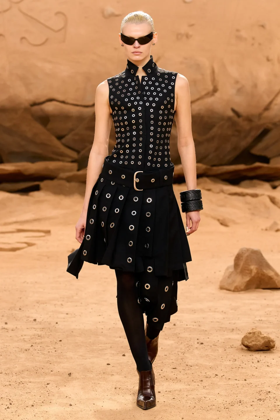 00009-off-white-fall-2023-ready-to-wear-credit-gorunway