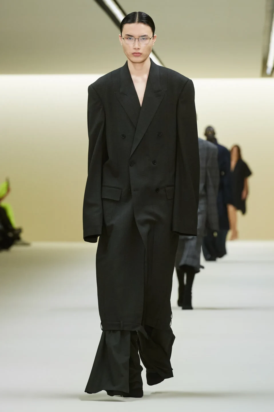 00010-balenciaga-fall-2023-ready-to-wear-credit-gorunway