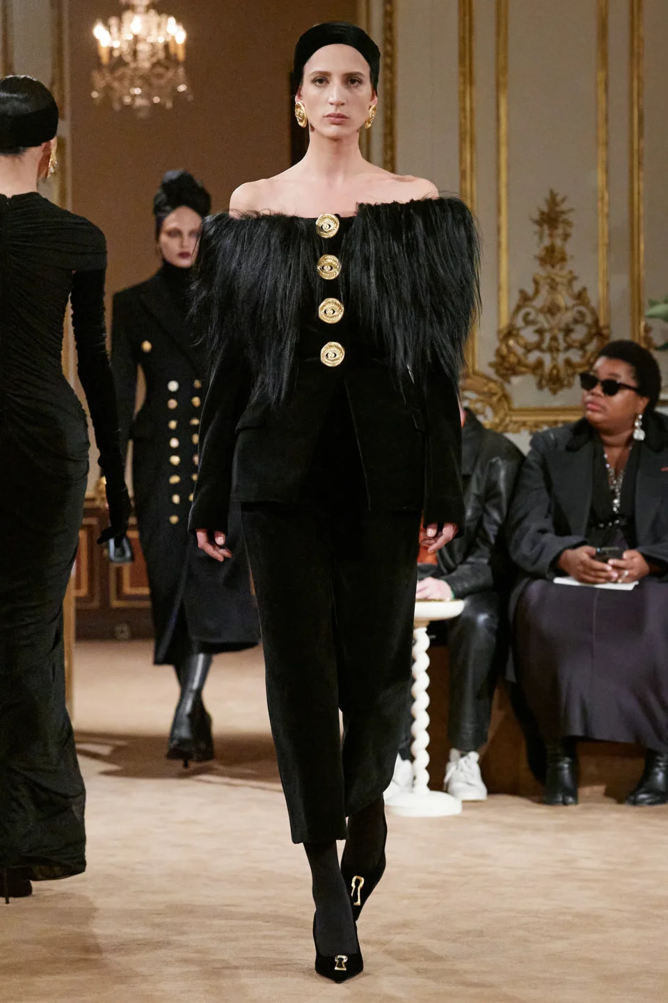 00010-schiaparelli-fall-2023-ready-to-wear-credit-gorunway