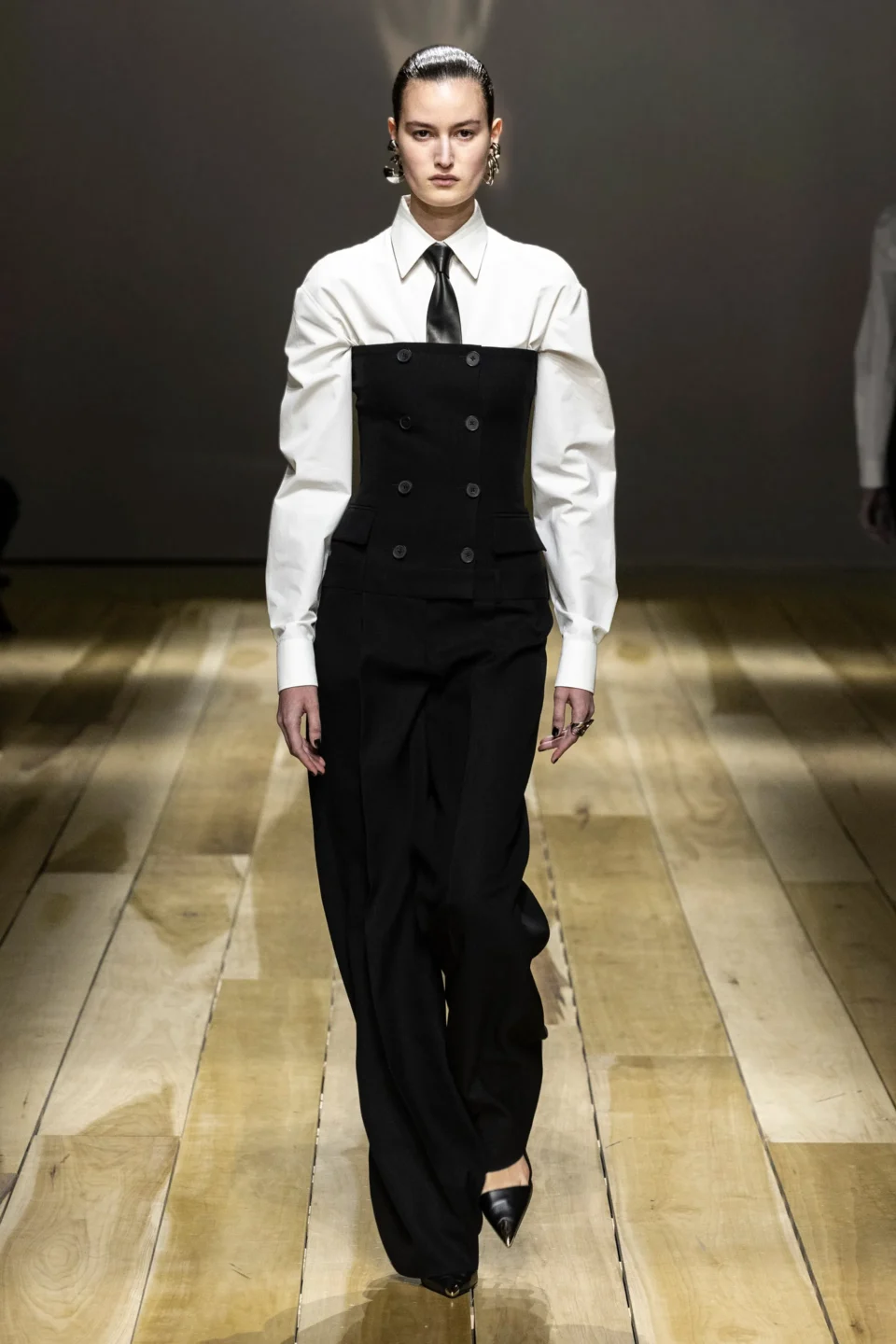 00011-alexander-mcqueen-fall-2023-ready-to-wear-credit-brand