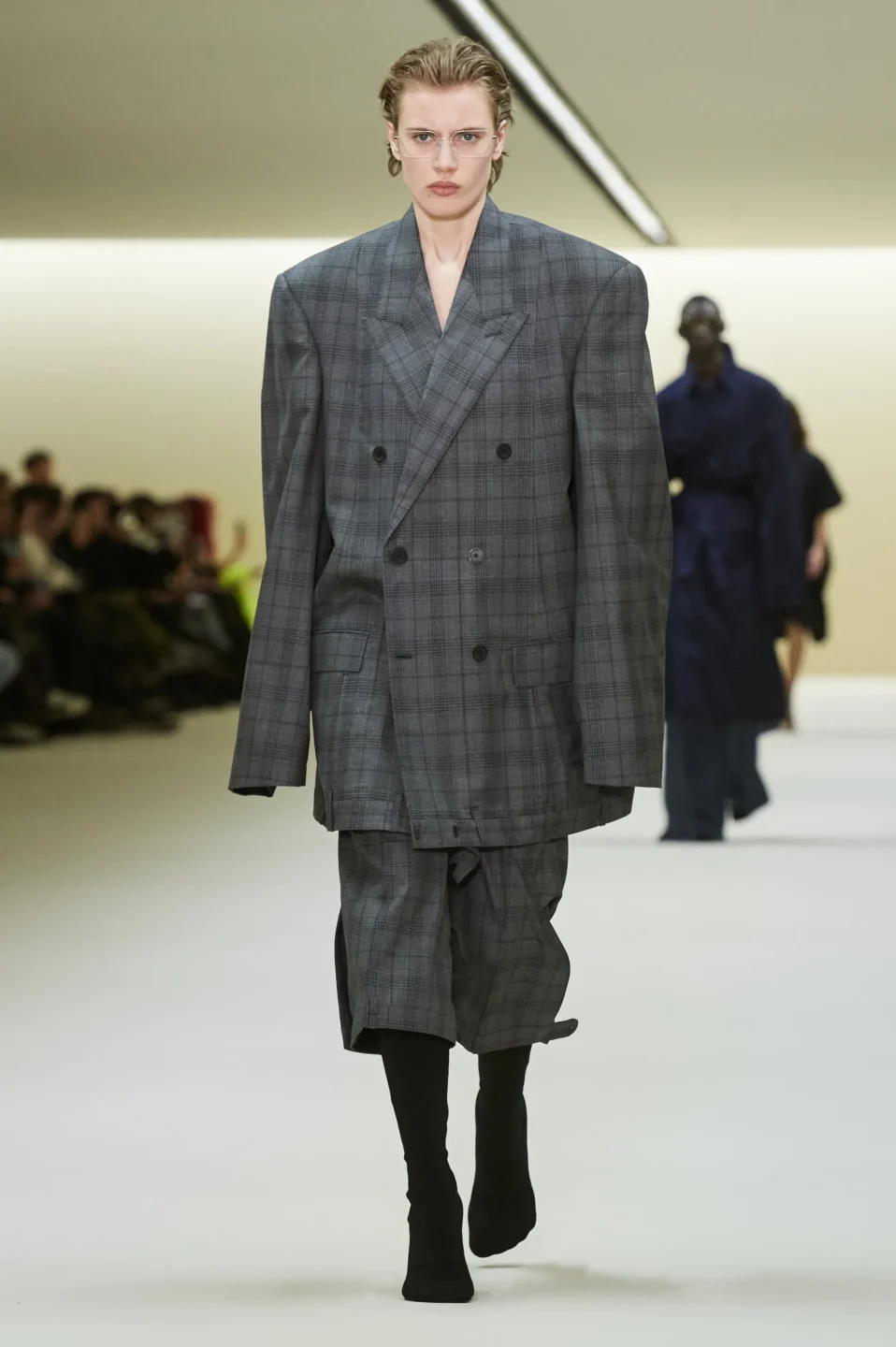 00011-balenciaga-fall-2023-ready-to-wear-credit-gorunway