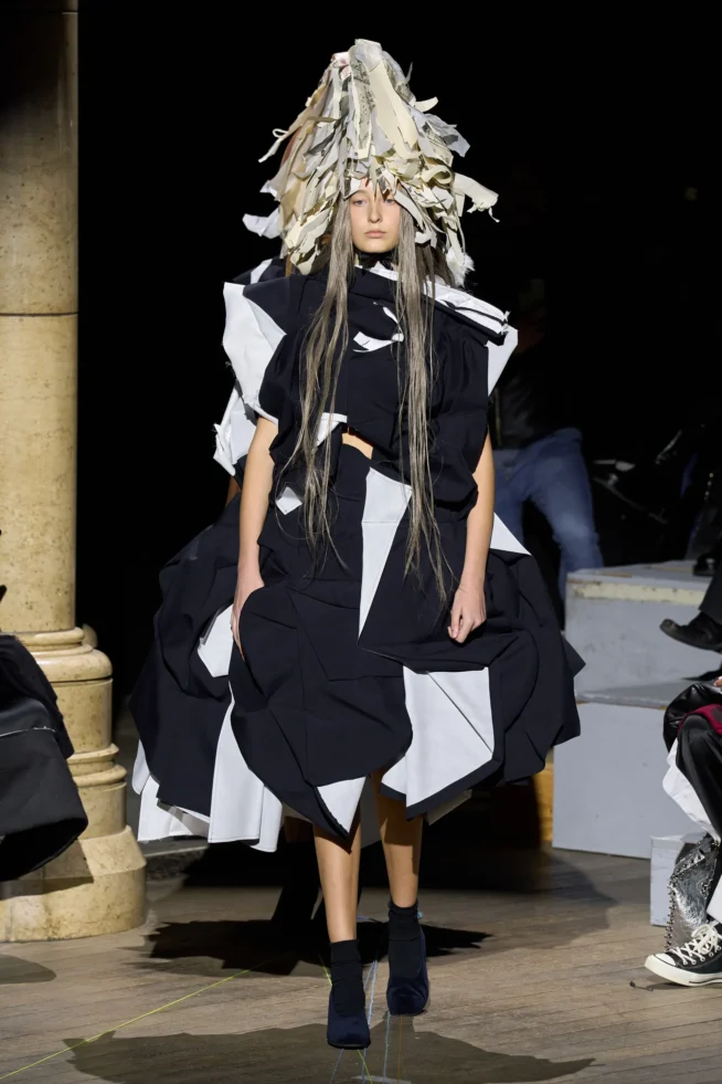 00011-comme-des-garcons-fall-2023-ready-to-wear-credit-gorunway