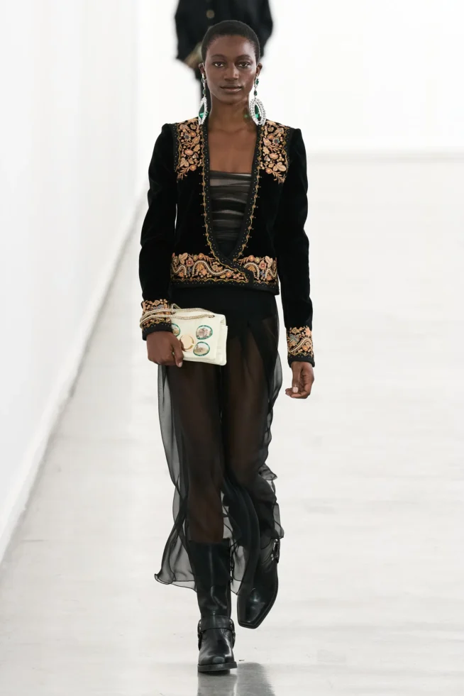 00011-giambattista-valli-fall-2023-ready-to-wear-credit-gorunway
