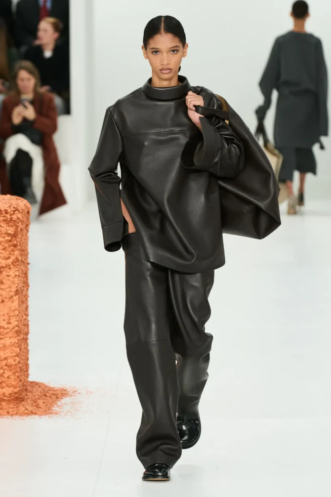 00011-loewe-fall-2023-ready-to-wear-credit-gorunway