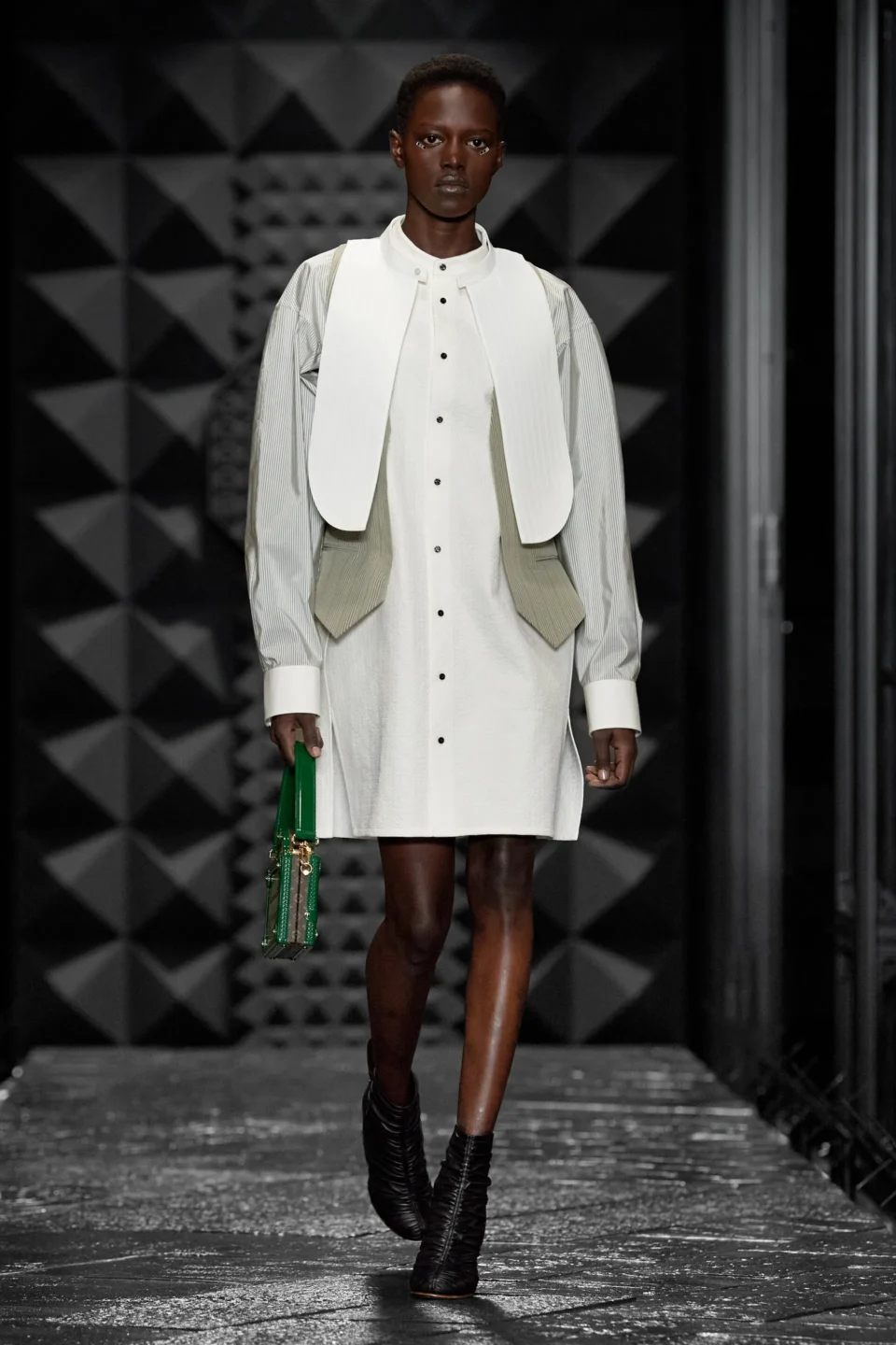 00011-louis-vuitton-fall-2023-ready-to-wear-credit-gorunway