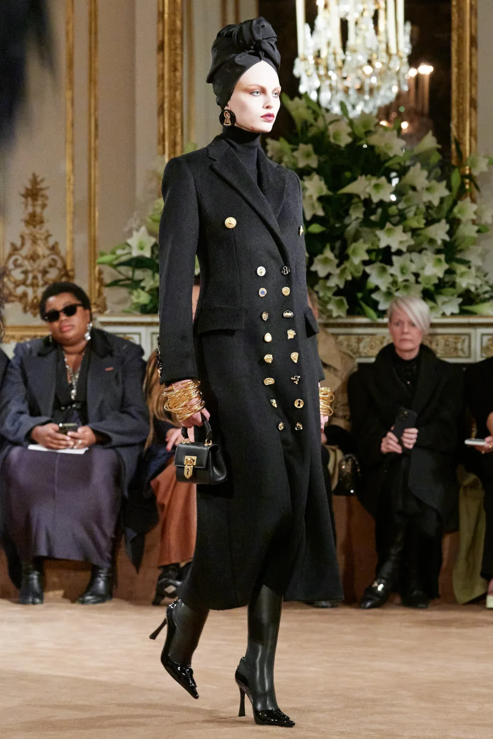 00011-schiaparelli-fall-2023-ready-to-wear-credit-gorunway