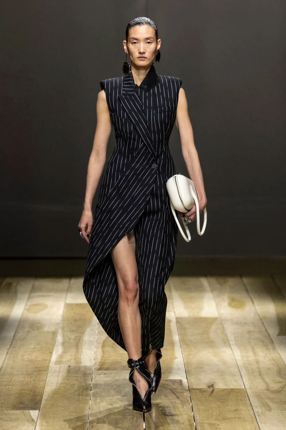 00012-alexander-mcqueen-fall-2023-ready-to-wear-credit-brand