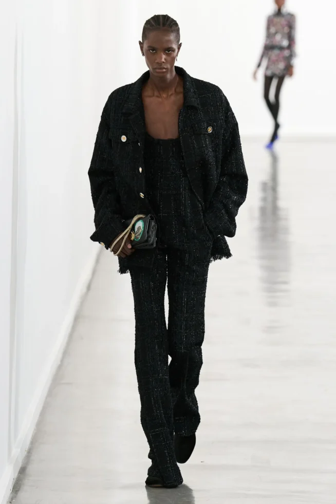 00012-giambattista-valli-fall-2023-ready-to-wear-credit-gorunway