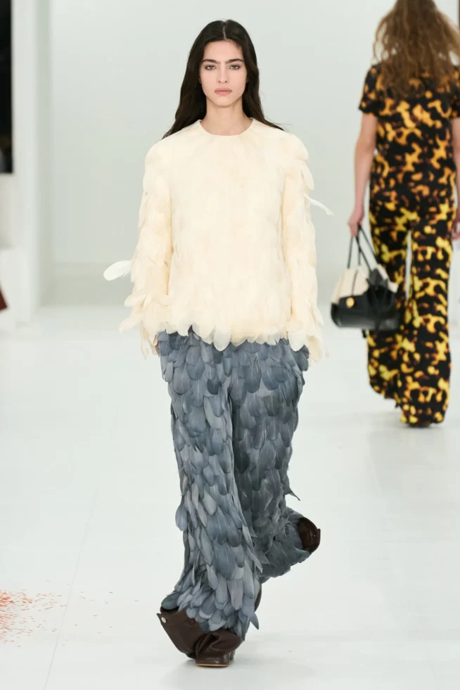 00013-loewe-fall-2023-ready-to-wear-credit-gorunway