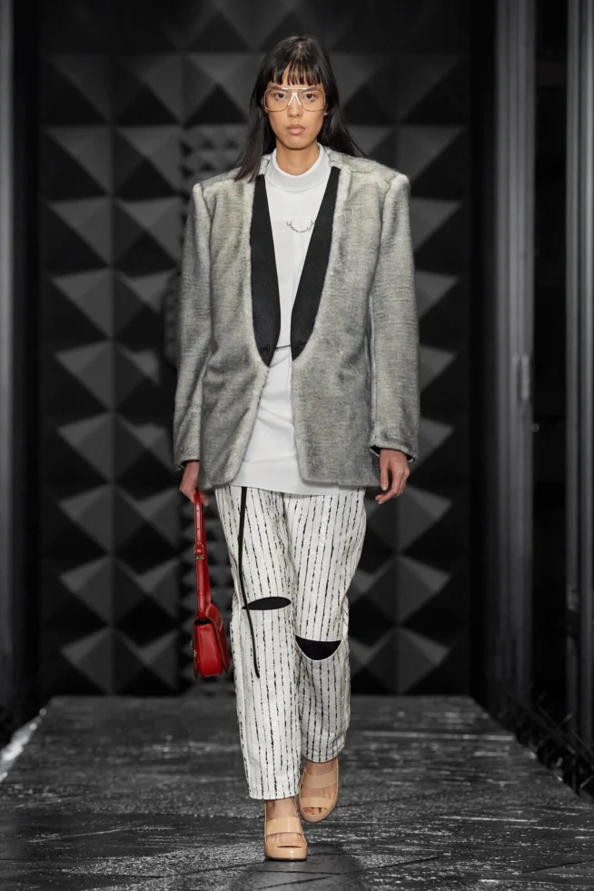 00013-louis-vuitton-fall-2023-ready-to-wear-credit-gorunway