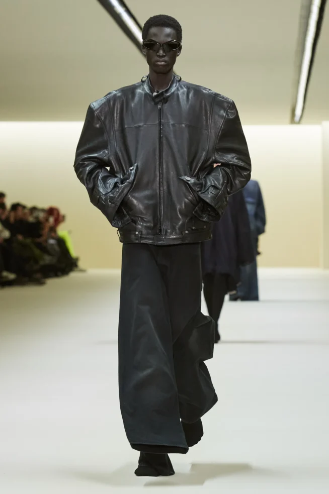 00014-balenciaga-fall-2023-ready-to-wear-credit-gorunway
