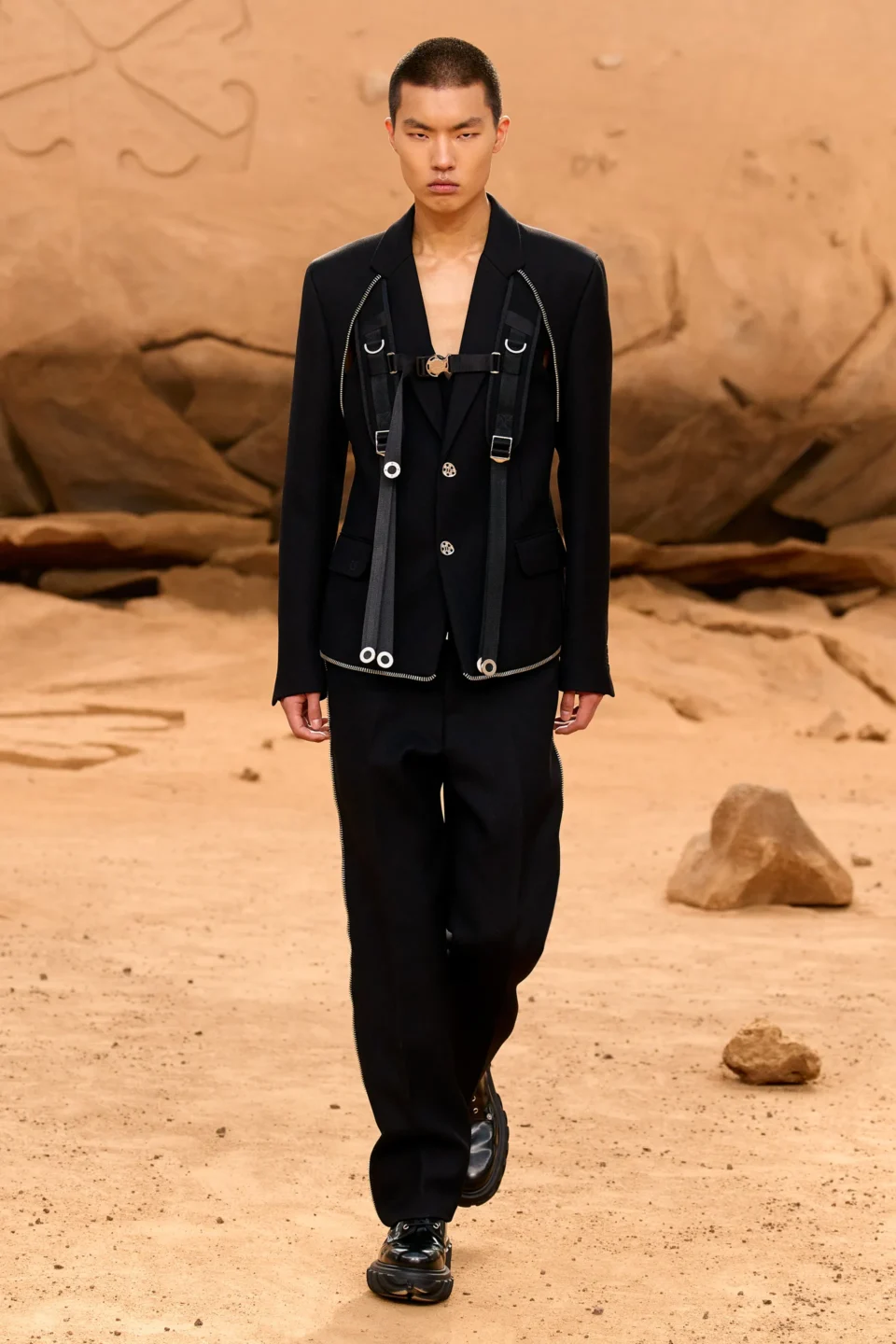 00014-off-white-fall-2023-ready-to-wear-credit-gorunway