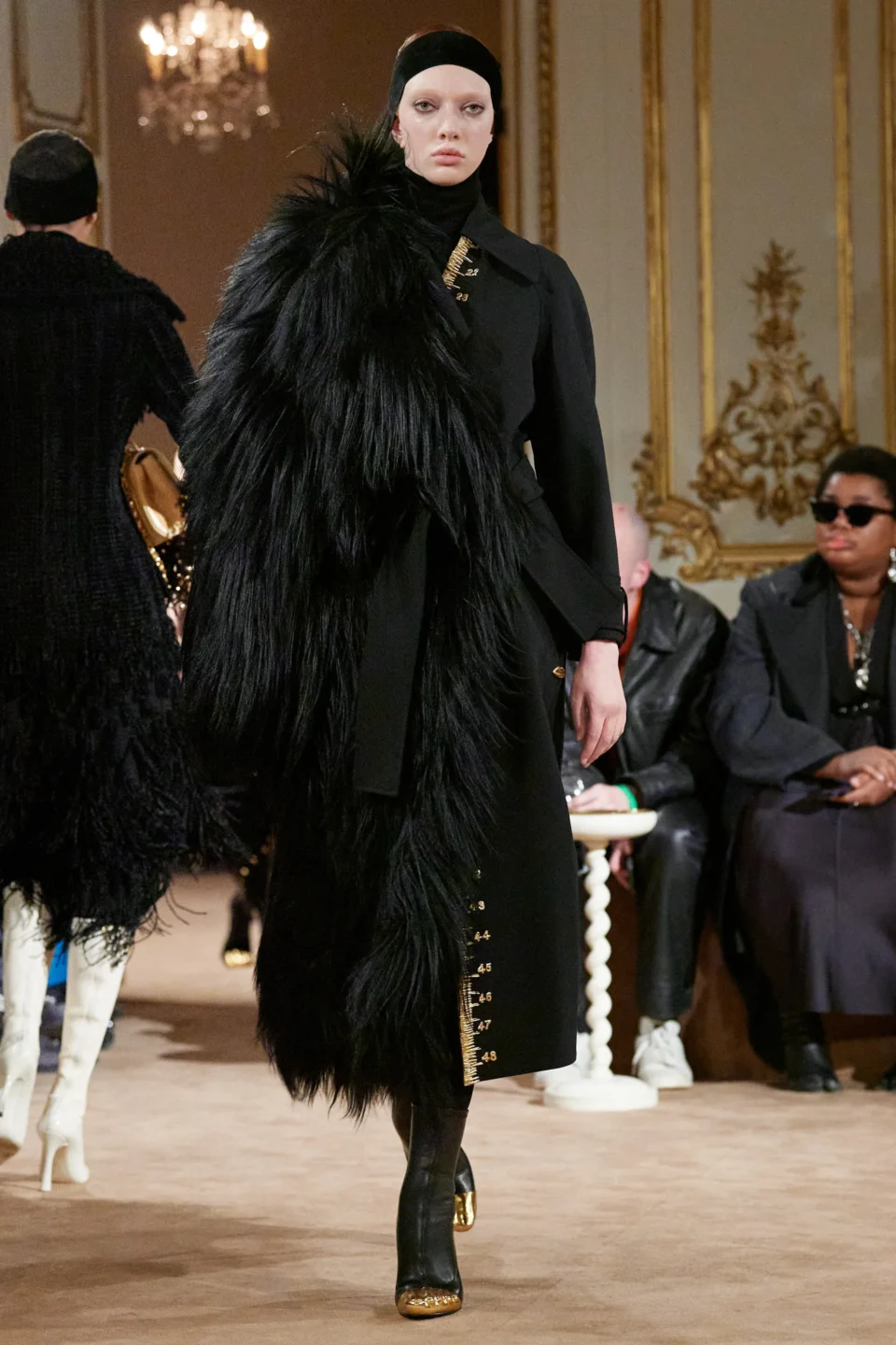 00014-schiaparelli-fall-2023-ready-to-wear-credit-gorunway