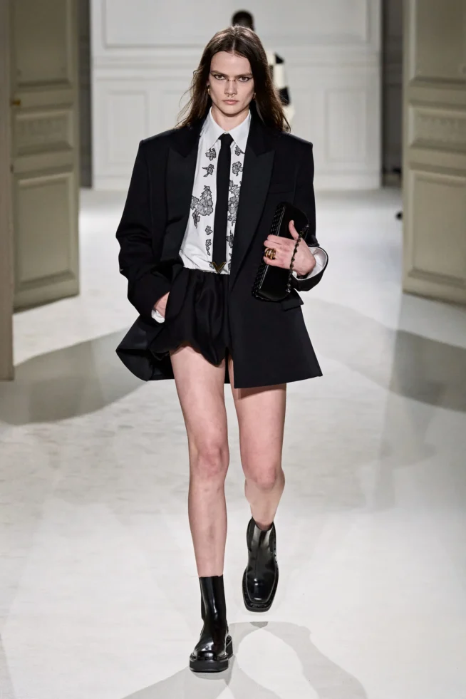 00014-valentino-fall-2023-ready-to-wear-credit-gorunway