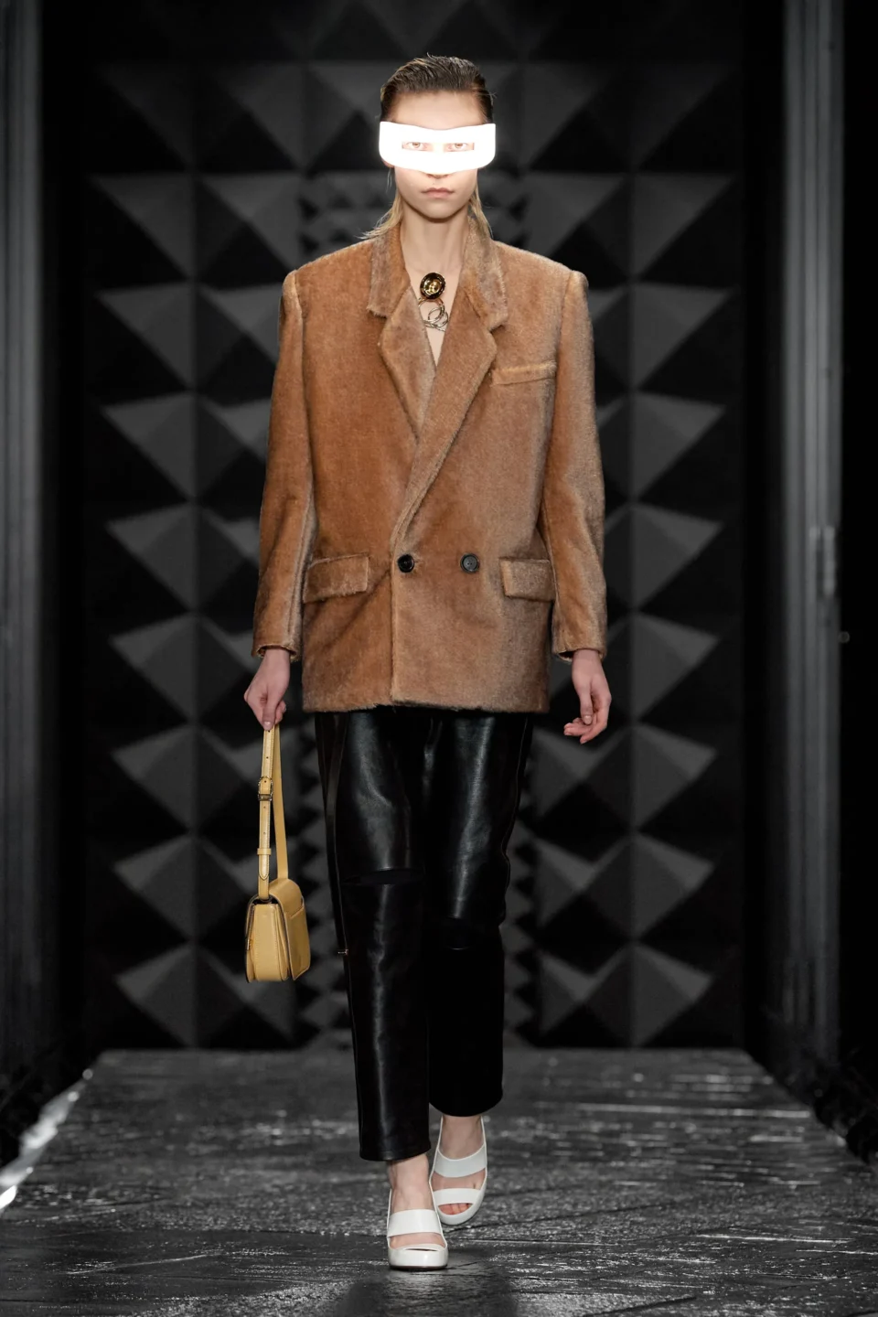00015-louis-vuitton-fall-2023-ready-to-wear-credit-gorunway