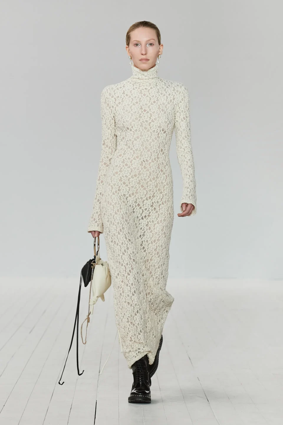 00016-chloe-fall-2023-ready-to-wear-credit-gorunway