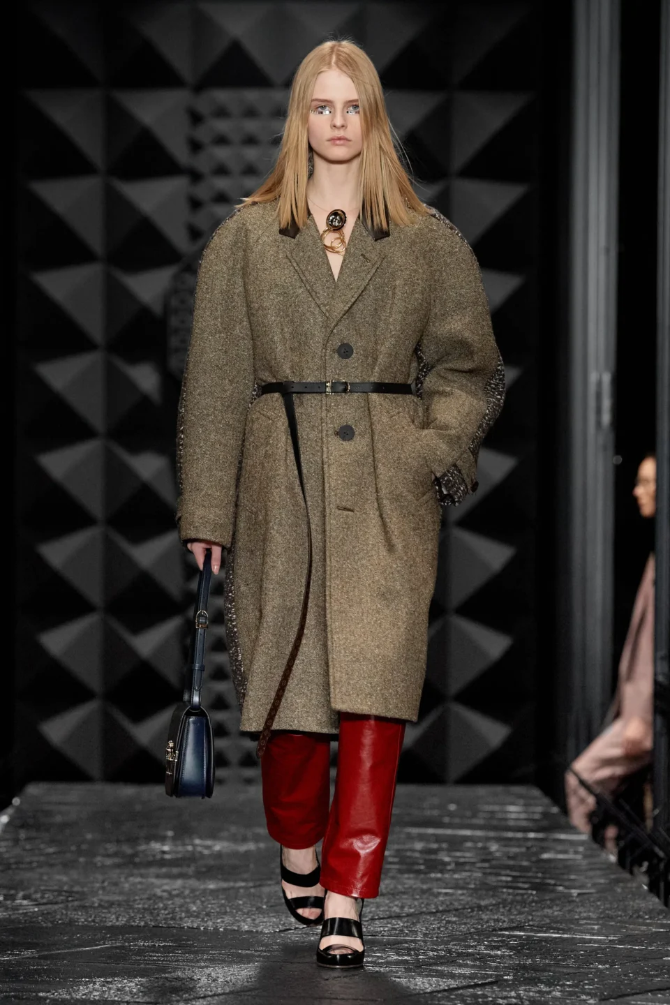 00016-louis-vuitton-fall-2023-ready-to-wear-credit-gorunway
