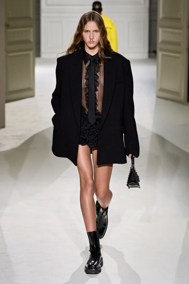 00016-valentino-fall-2023-ready-to-wear-credit-gorunway
