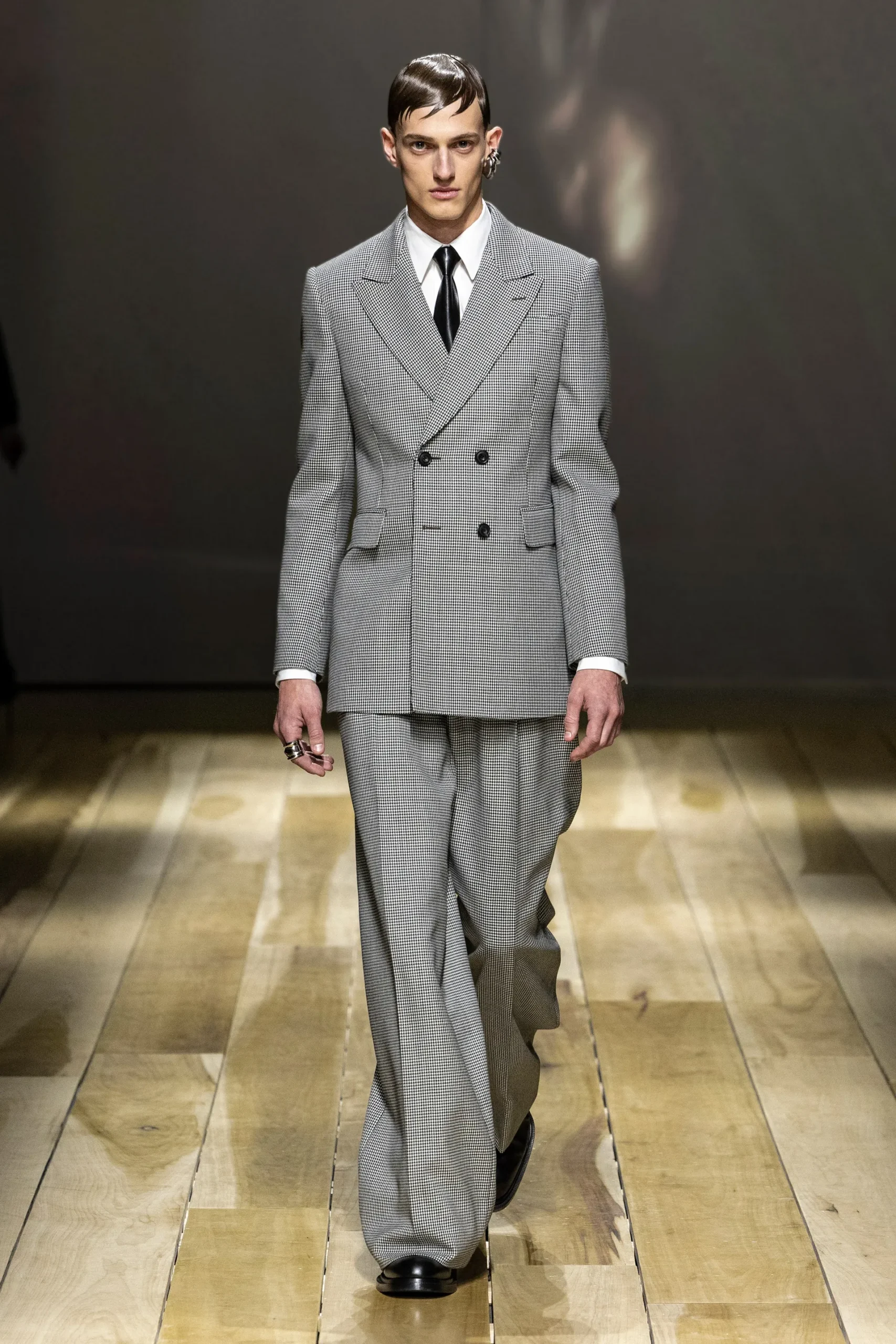 00017-alexander-mcqueen-fall-2023-ready-to-wear-credit-brand