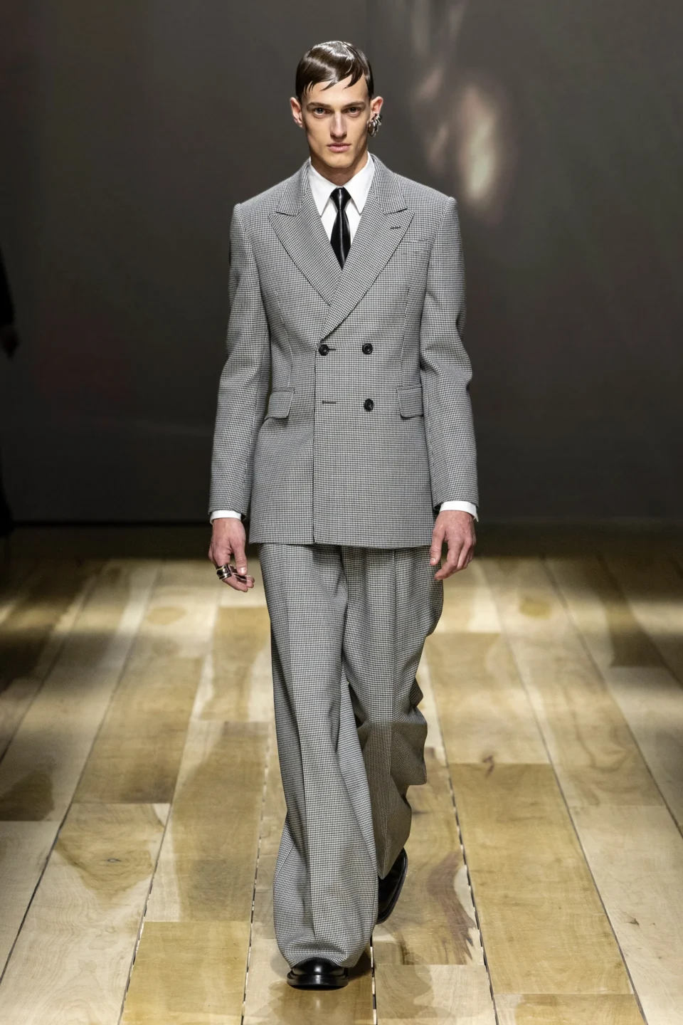 00017-alexander-mcqueen-fall-2023-ready-to-wear-credit-brand