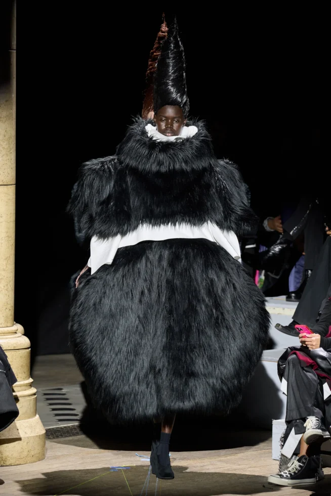 00017-comme-des-garcons-fall-2023-ready-to-wear-credit-gorunway