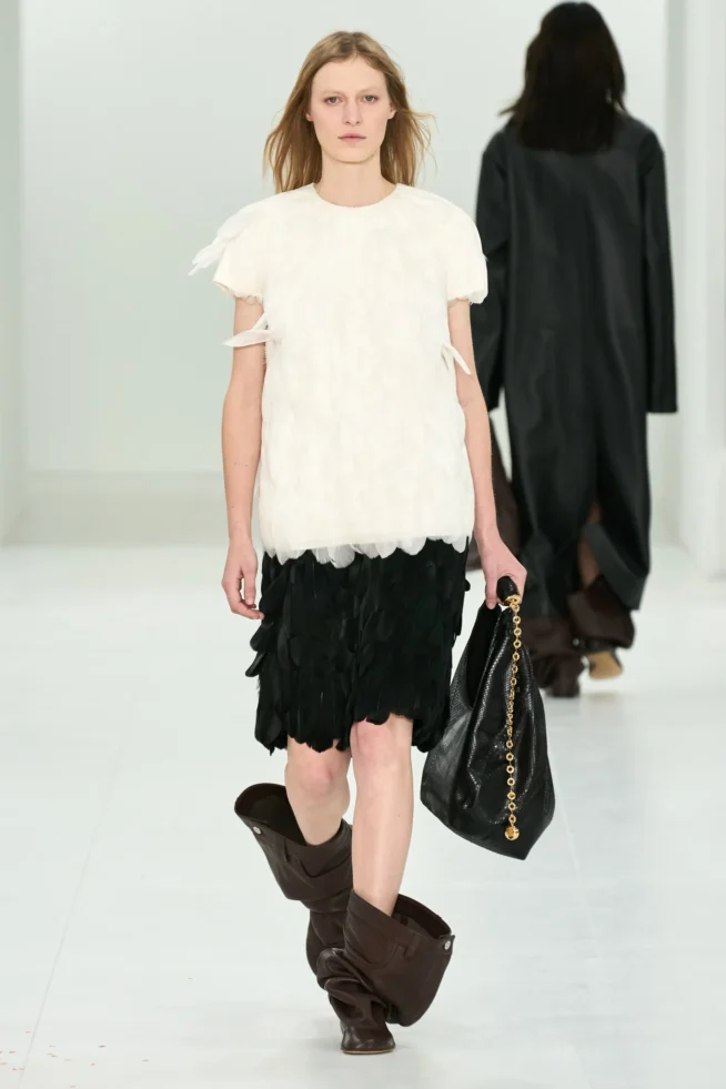 00017-loewe-fall-2023-ready-to-wear-credit-gorunway