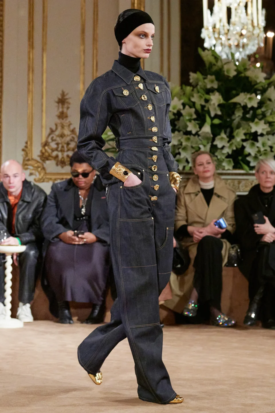 00017-schiaparelli-fall-2023-ready-to-wear-credit-gorunway